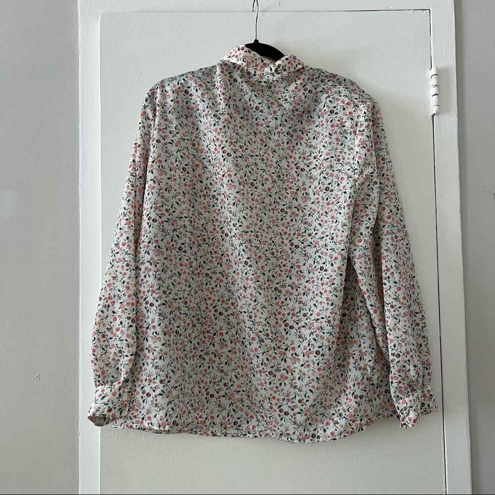 Classic Collection Vintage Floral Button Down with Shoulder Pads - Picture 4 of 4